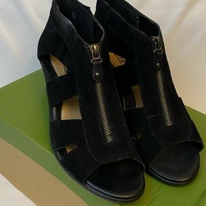 EARTH Poppi gladiator style leather sandals.